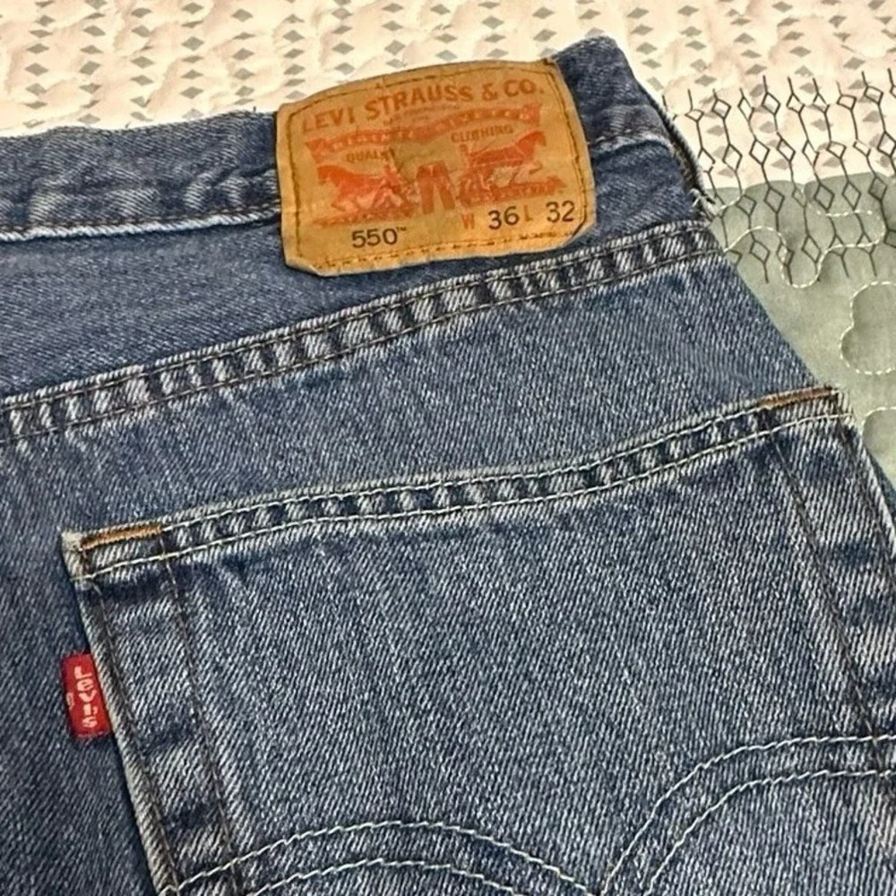 Levis 550 Relaxed Fit Jeans Mens 36x32 Medium Wash Blue Cotton Denim 550-0216